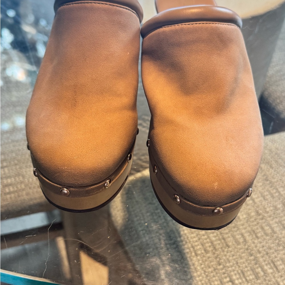 Stylish Tan Clogs with Studded Detail